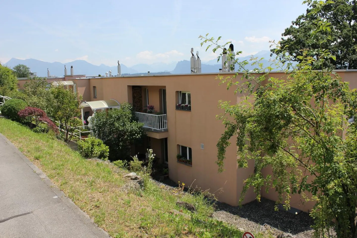 Appartamento luminoso di 4,5 stanze con appartamento separato di 1,5 stanze - Foto 2 di 29