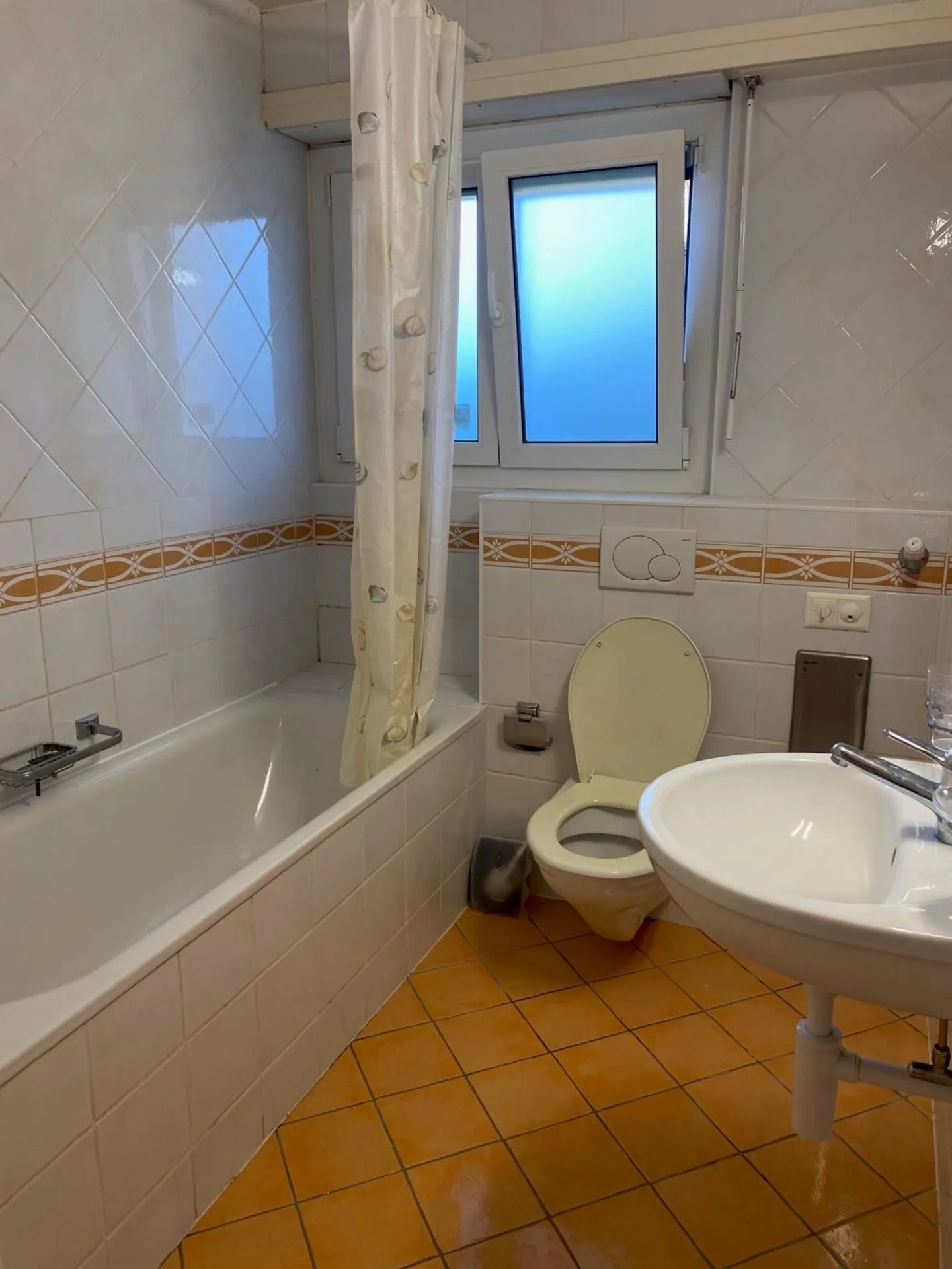 Appartamento di 5 locali al piano terra, idealmente situato nel centro di Pully - Foto 5 di 9