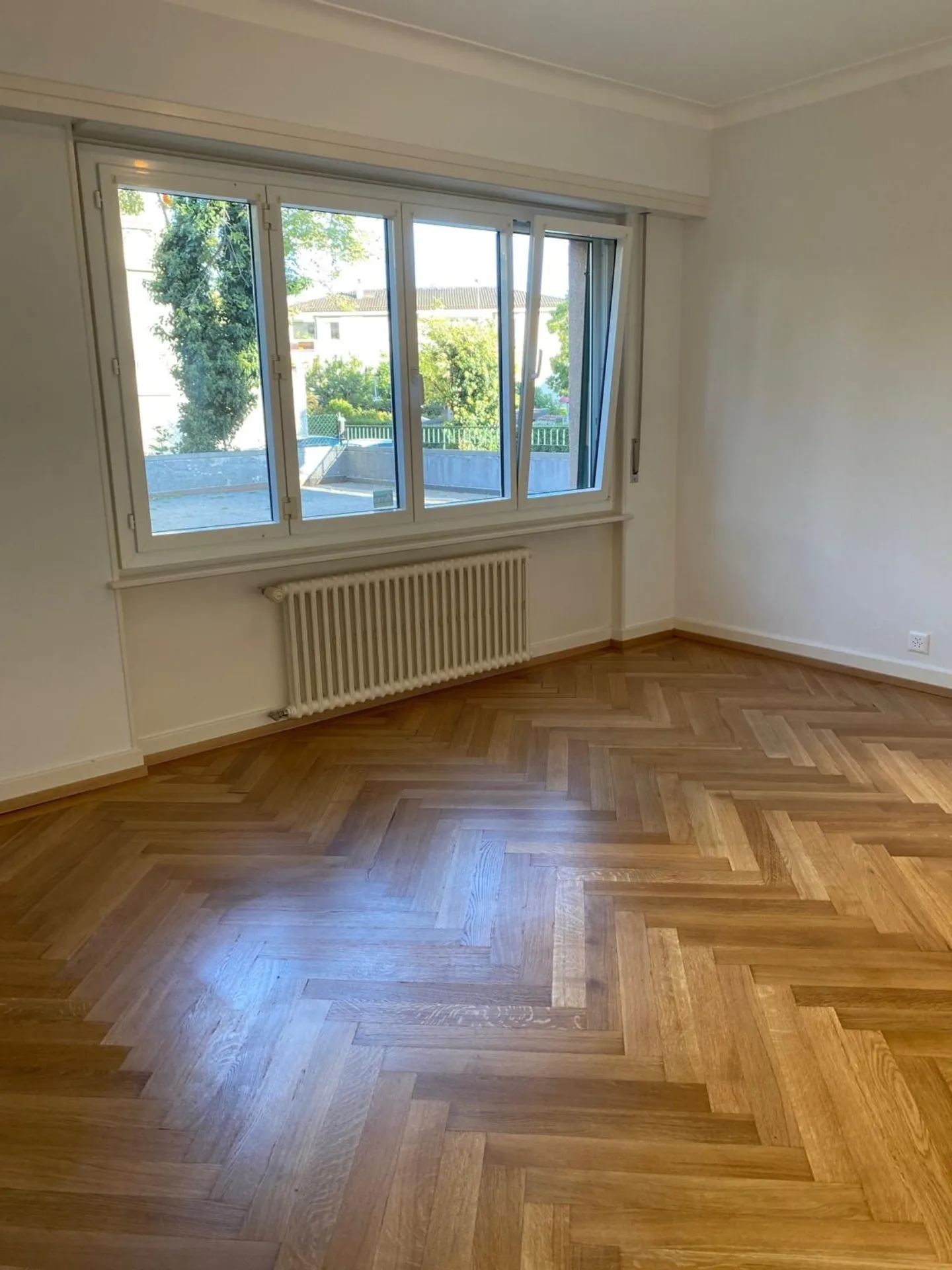 Appartamento di 5 locali al piano terra, idealmente situato nel centro di Pully - Foto 6 di 9