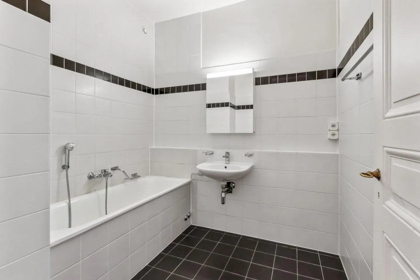 Spacious 3-room apartment near the Hospital - Photo 6 of 11