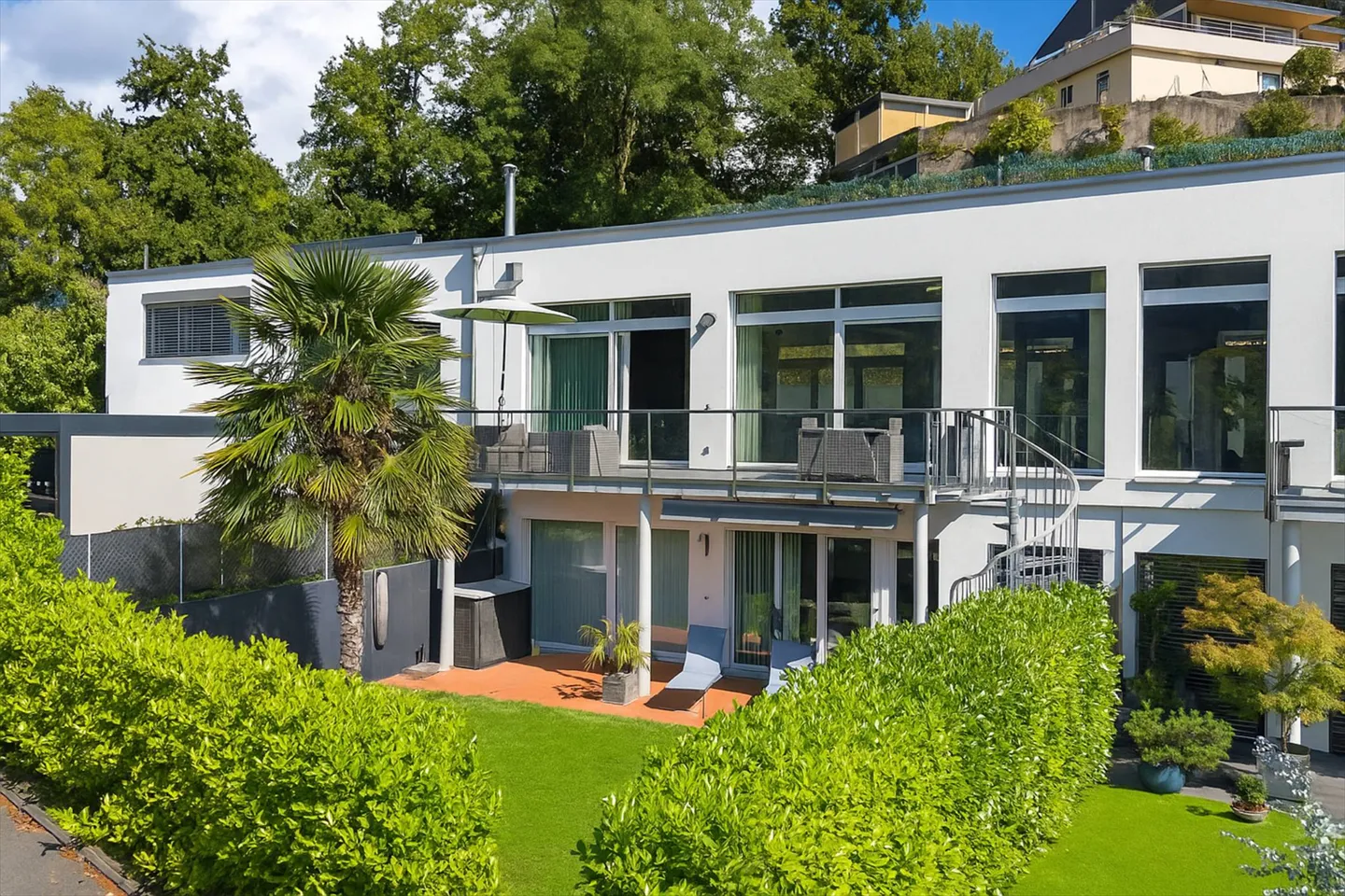 Modern property of 5.5 rooms with 2 balconies, 2 terraces and garden - Photo 9 of 13