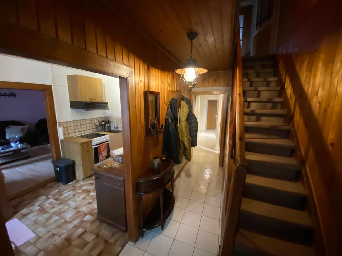 Casa familiare con un bellissimo appezzamento e un fienile con casa da giardino - Foto 2 di 47
