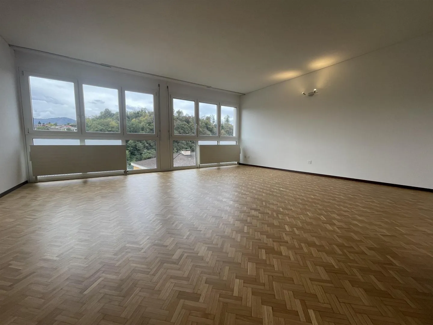 APPARTEMENT SPACIEUX 1.5 AVEC PARKING - Photo 2 sur 9