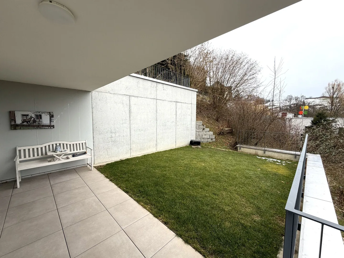 Appartement en terrasse dans un emplacement central mais verdoyant - Photo 8 sur 17