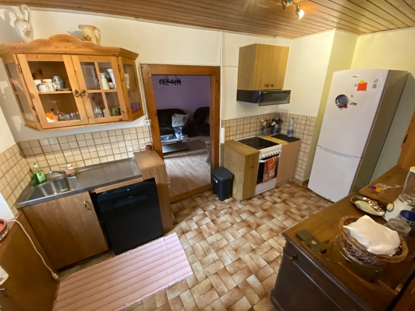 Casa familiare con un bellissimo appezzamento e un fienile con casa da giardino - Foto 3 di 47