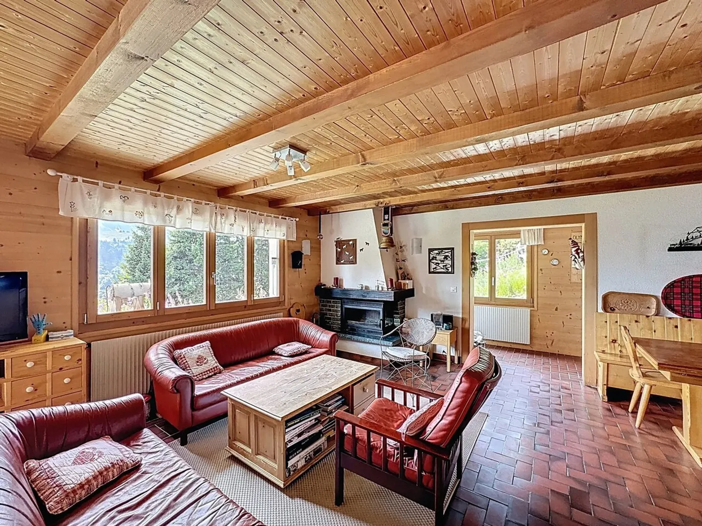 Chalet with Stunning Mountain Views - Photo 6 of 12