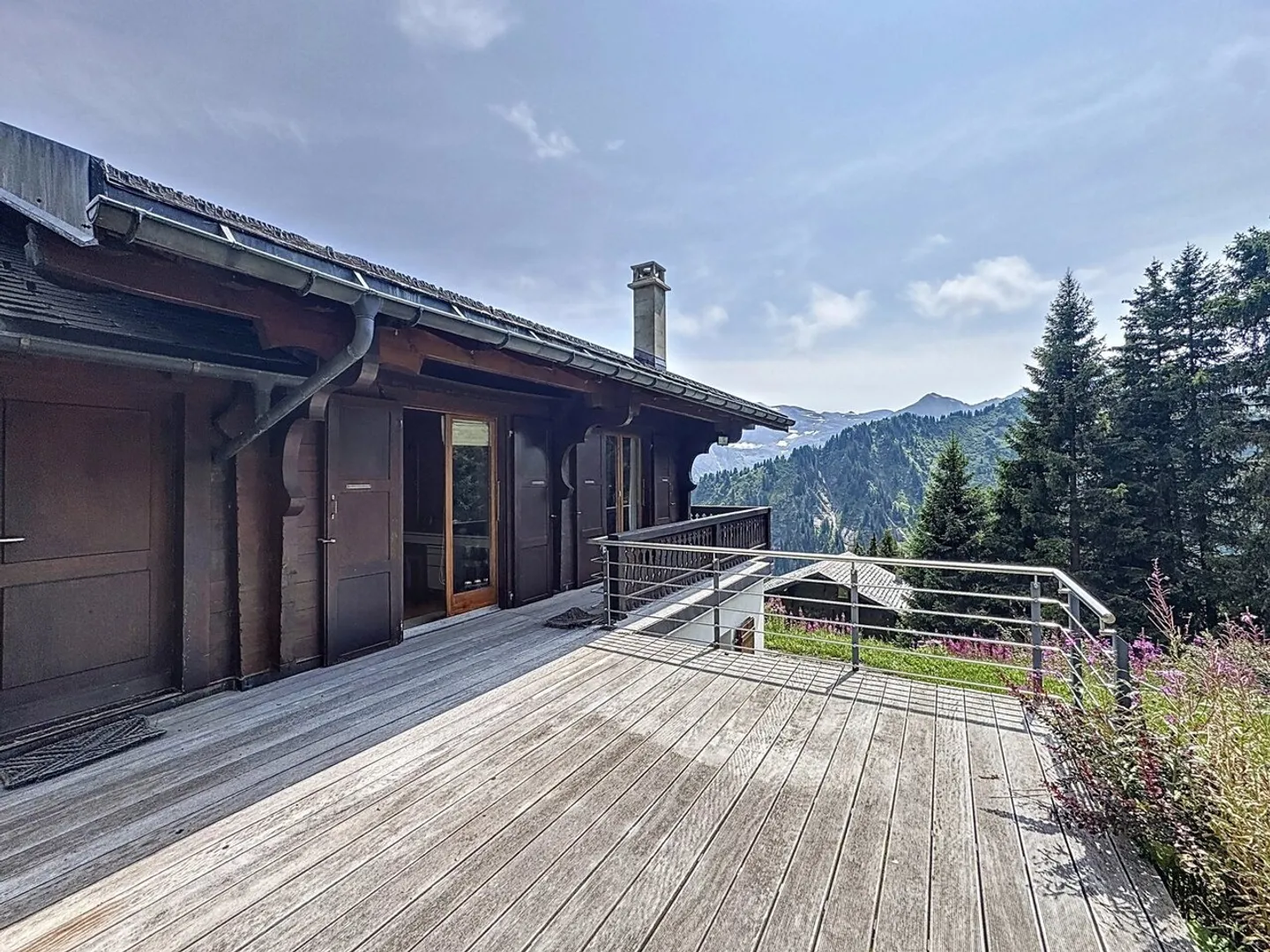 Chalet with Stunning Mountain Views - Photo 7 of 12