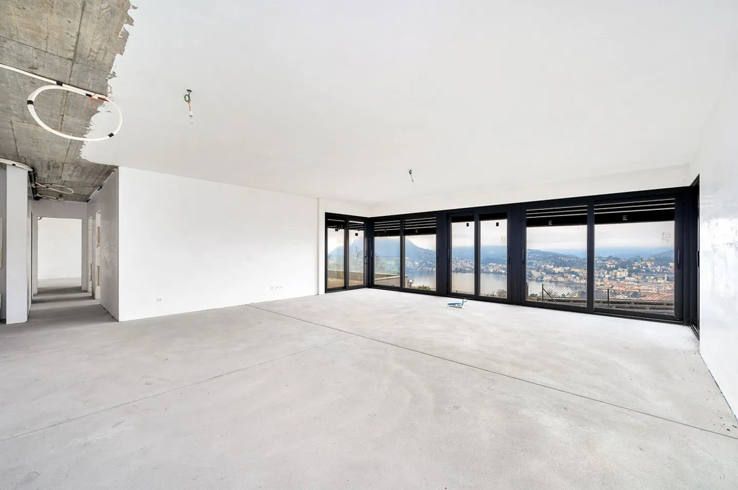 Geräumige Wohnung mit Seeblick - Foto 1 von 8