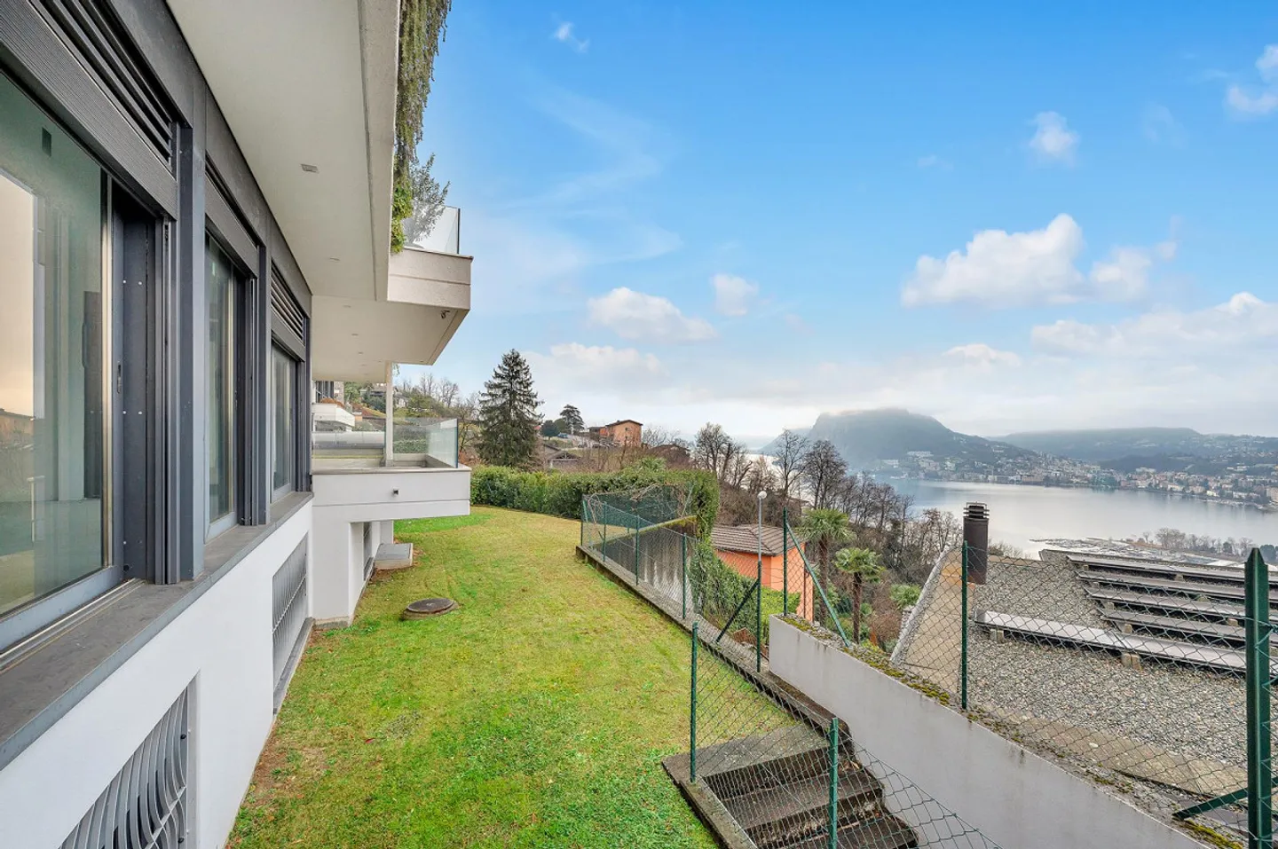 Geräumige Wohnung mit Seeblick - Foto 2 von 8