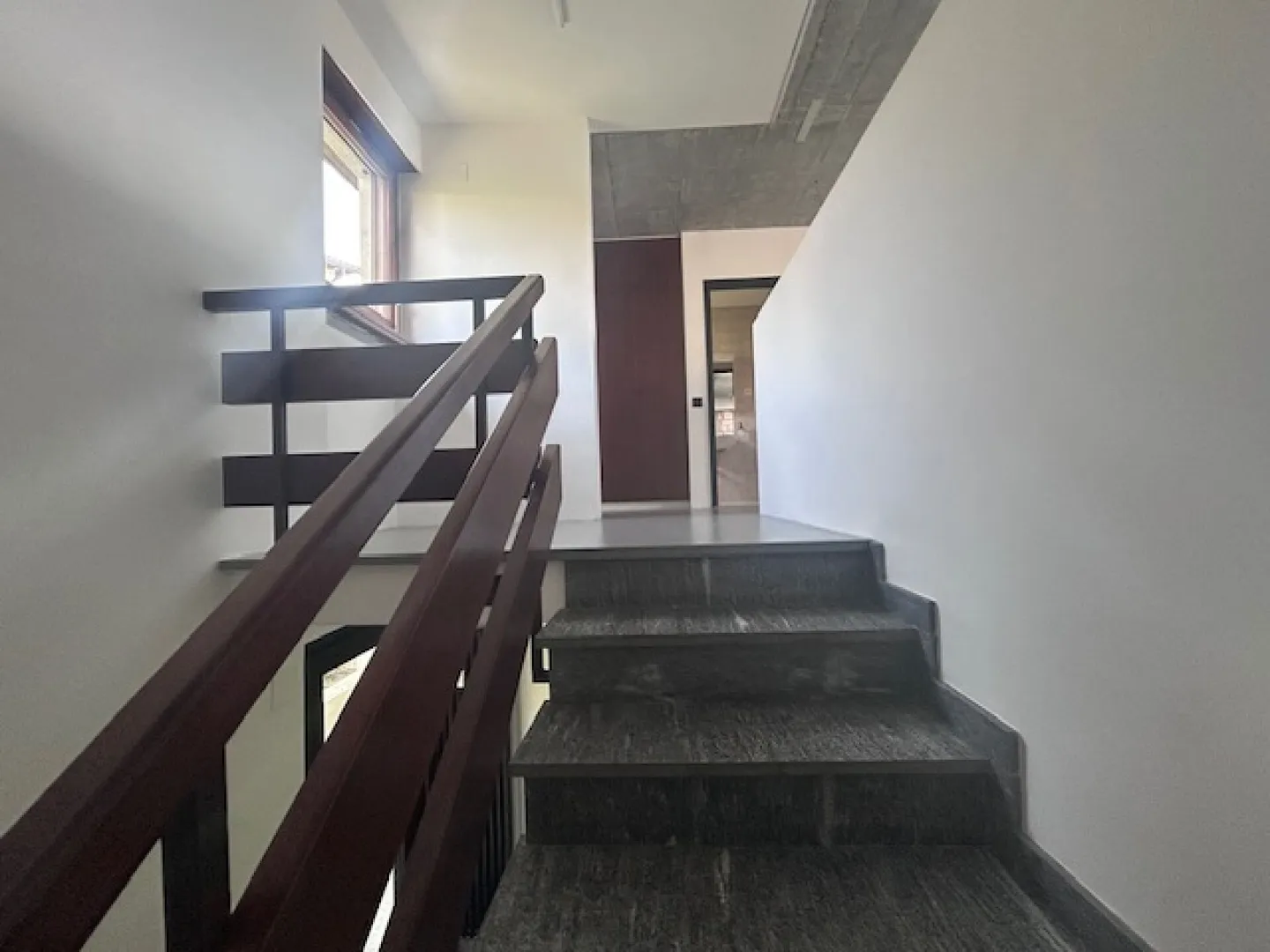 4.5-ROOM APARTMENT IN A TWO-FAMILY HOUSE - RENOVATED - EXCLUSIVE USE GARDEN - Photo 4 of 23