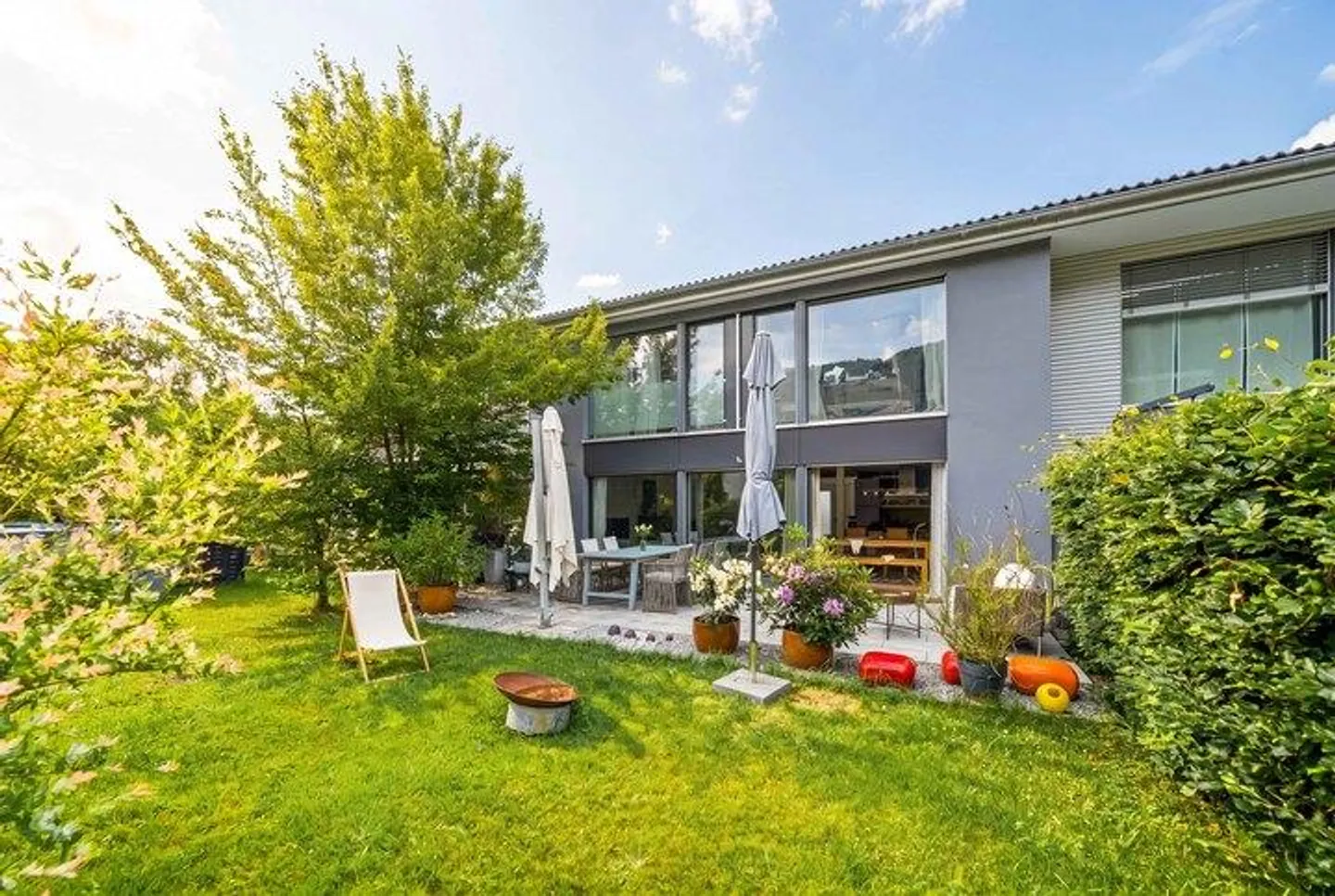 173 m² living space: 6.5 room terraced single-family house at the small ... - Photo 2 of 8