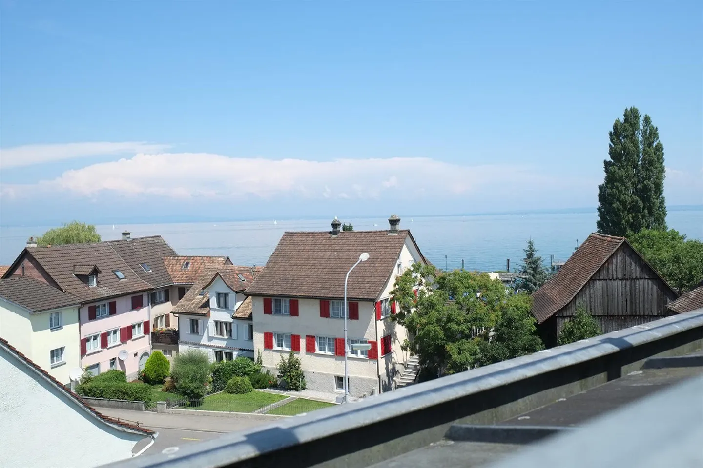 Freshly renovated 1-room apartment with roof balcony - Photo 2 of 7