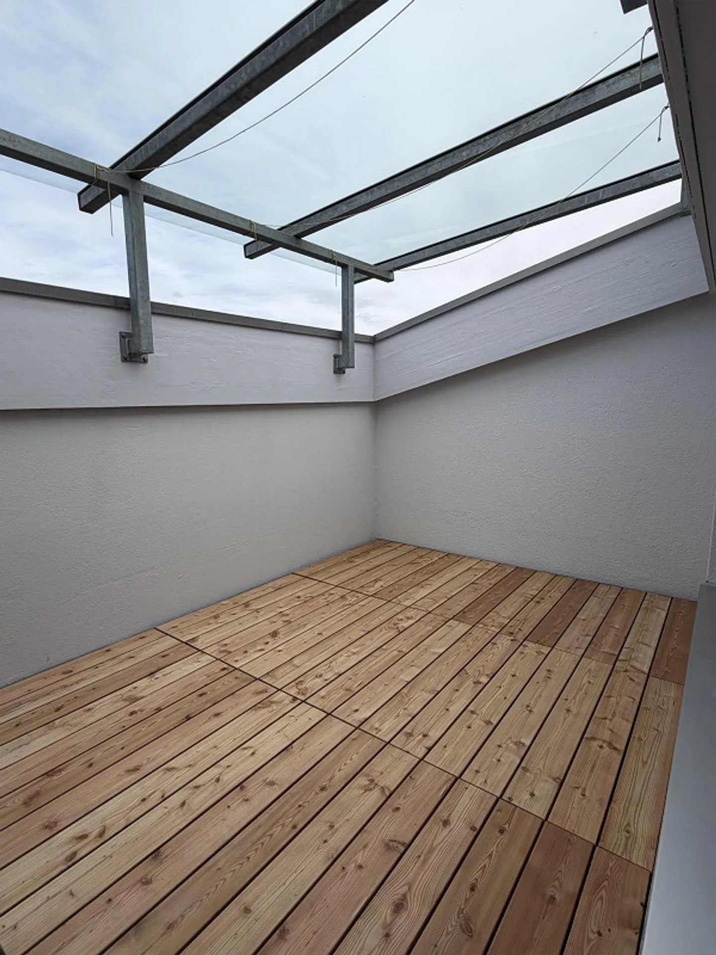 Freshly renovated 1-room apartment with roof balcony - Photo 3 of 7
