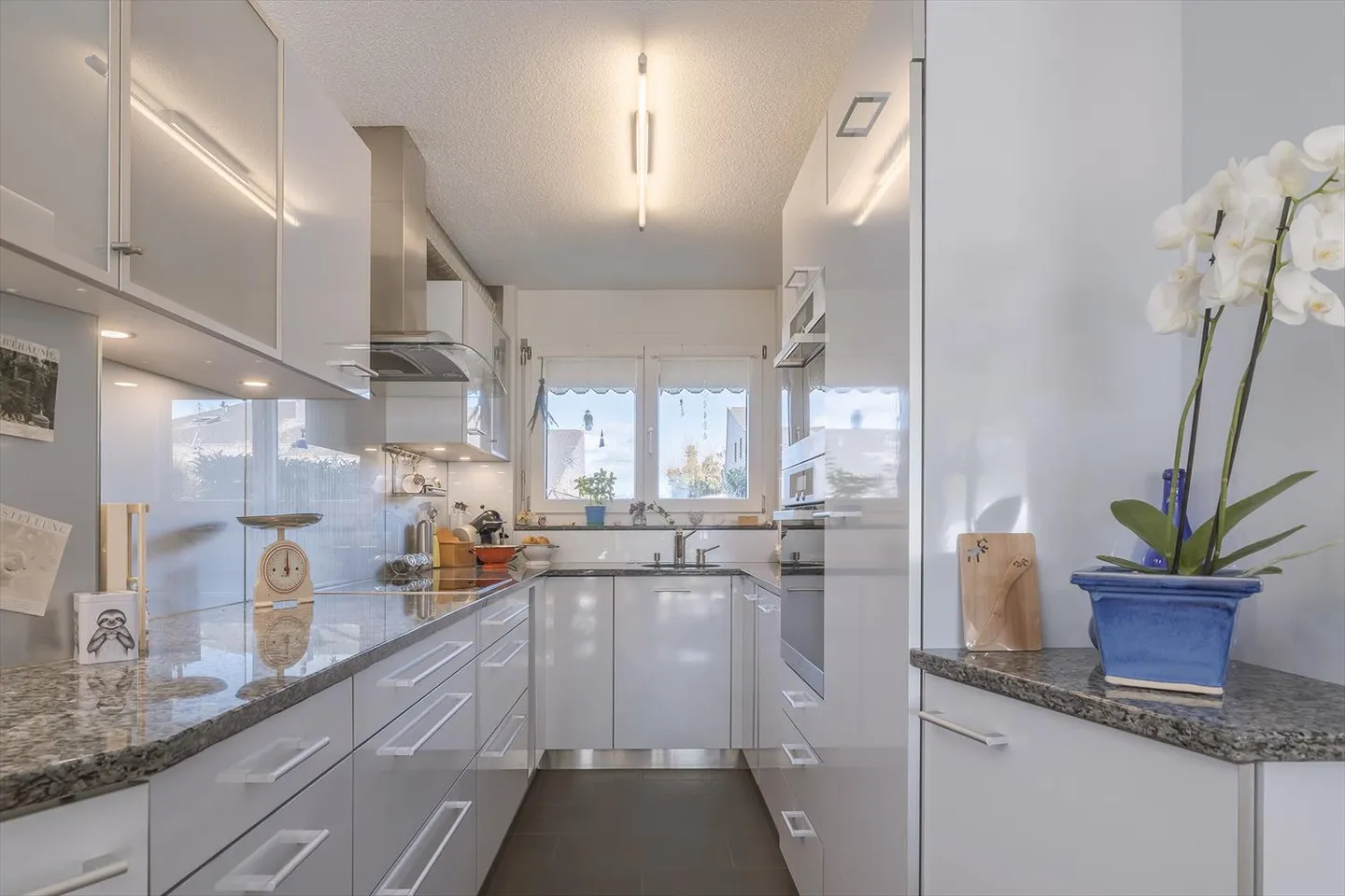 Maison contiguë 5.5 pièces - Photo 3 sur 13