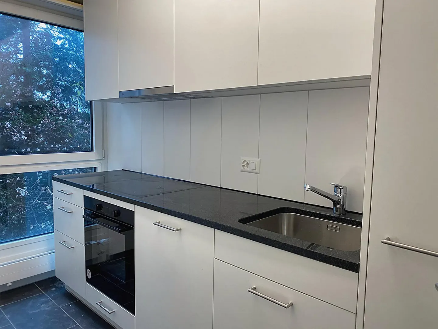 Belle appartement de 2,5 pièces dans un bon emplacement - Photo 2 sur 8