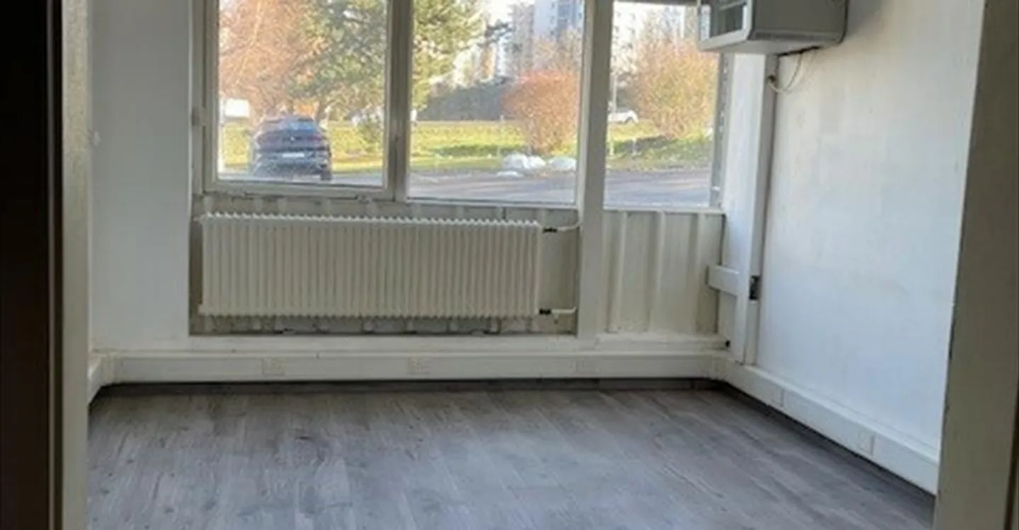 Edificio ad uso misto in affitto - Foto 1 di 13