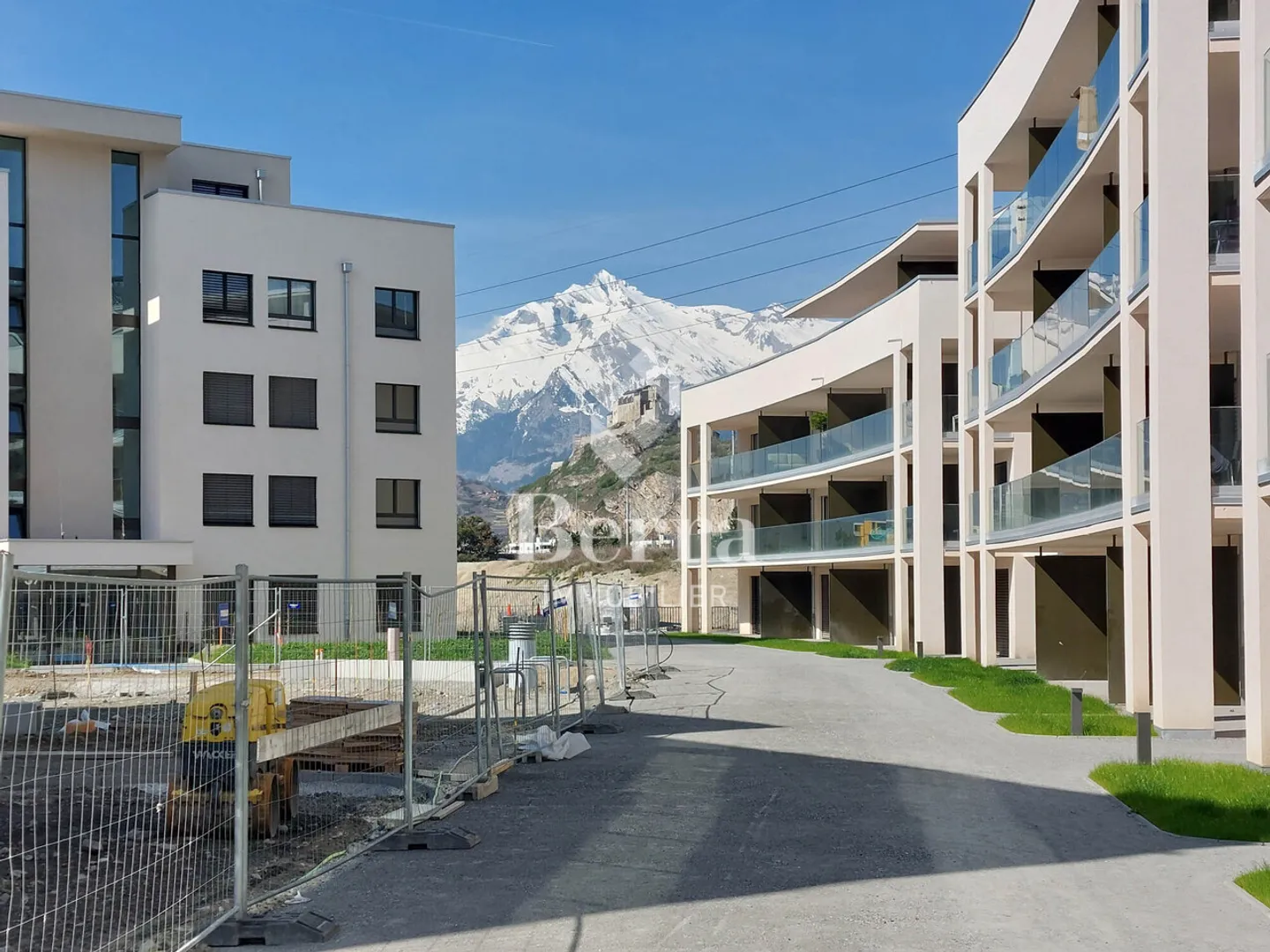 3.5 Room Apartment - Photo 2 of 13