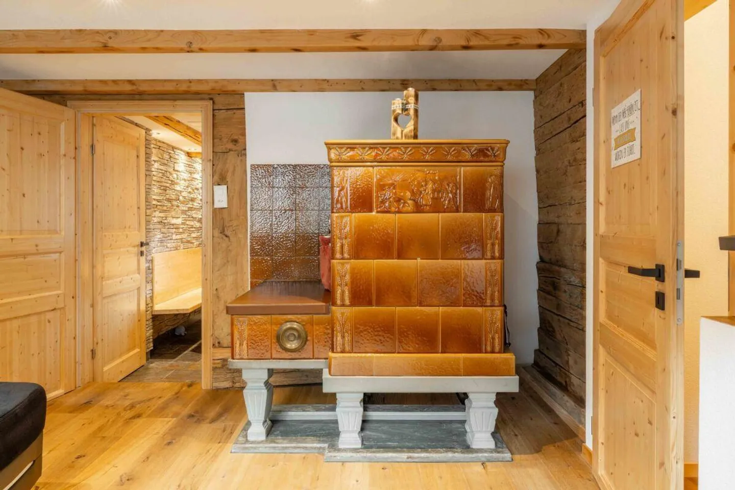 Partie de maison de 5,5 pièces confortable et partiellement rénovée à vendre - Photo 5 sur 25