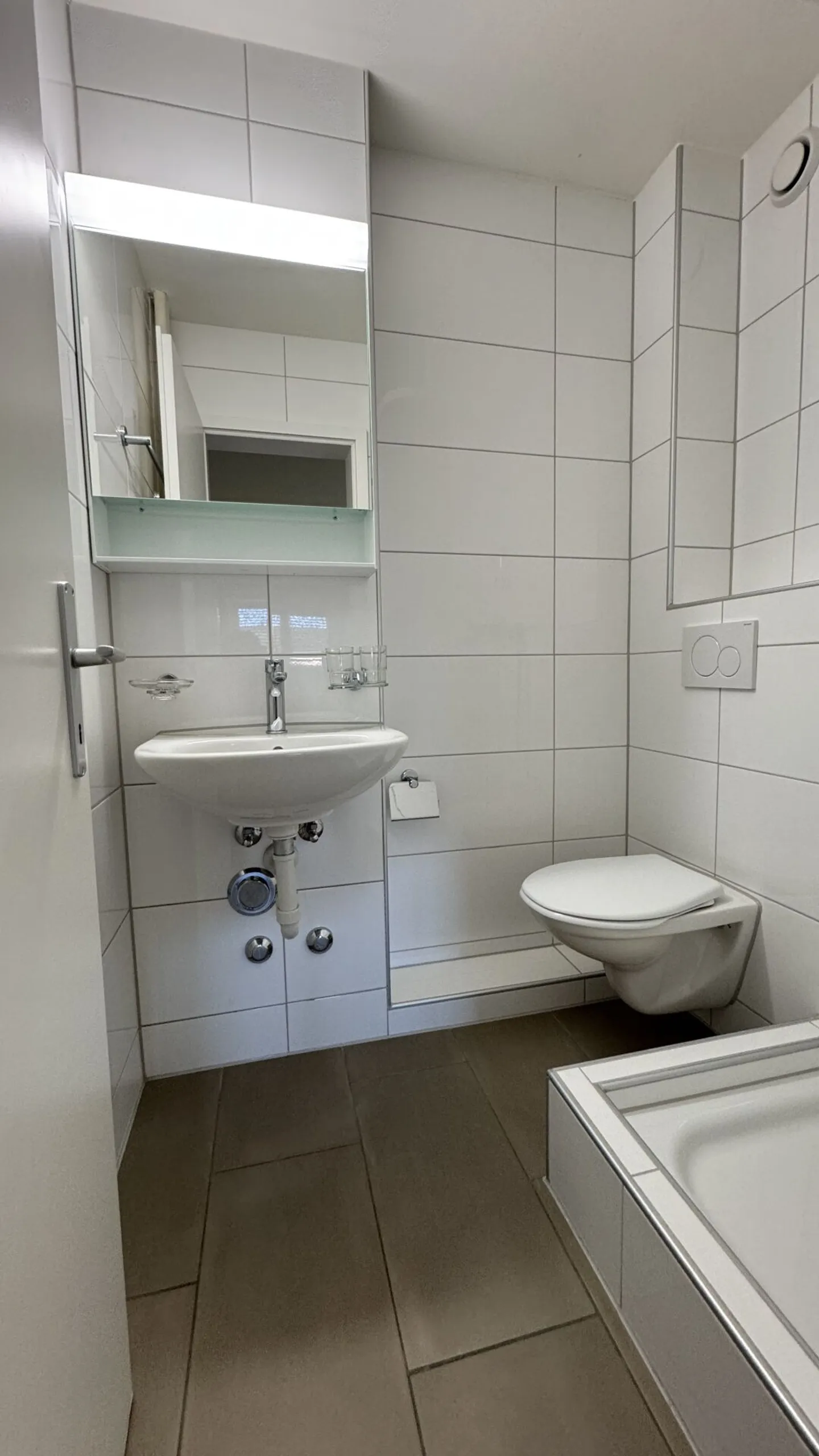 Appartamento moderno con 2.5 camere a La Chaux-de-Fonds - Ideale per studenti e prima occupazione dopo completa ristrutturazione - Foto 8 di 10