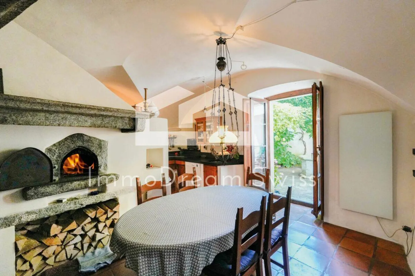 Casa patrizia del 1680 con cortile romantico, con permesso di seconda residenza - Foto 2 di 13