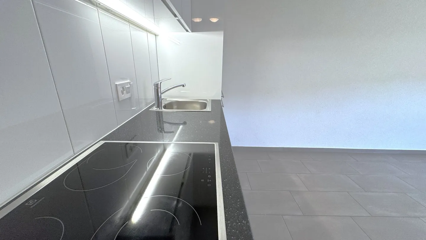 Appartamento moderno con 2.5 camere a La Chaux-de-Fonds - Ideale per studenti e prima occupazione dopo completa ristrutturazione - Foto 1 di 10