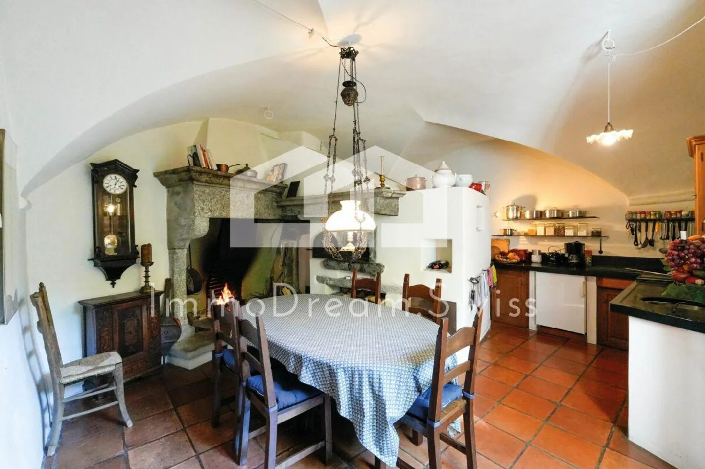 Casa patrizia del 1680 con cortile romantico, con permesso di seconda residenza - Foto 6 di 13