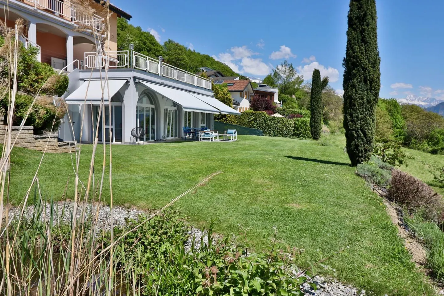Magnifique objet en PPE avec 3 appartements (6,5 pièces + 3,5 pièces + 2,5 pièces) dans les hauteurs de Savièse - Photo 9 sur 13