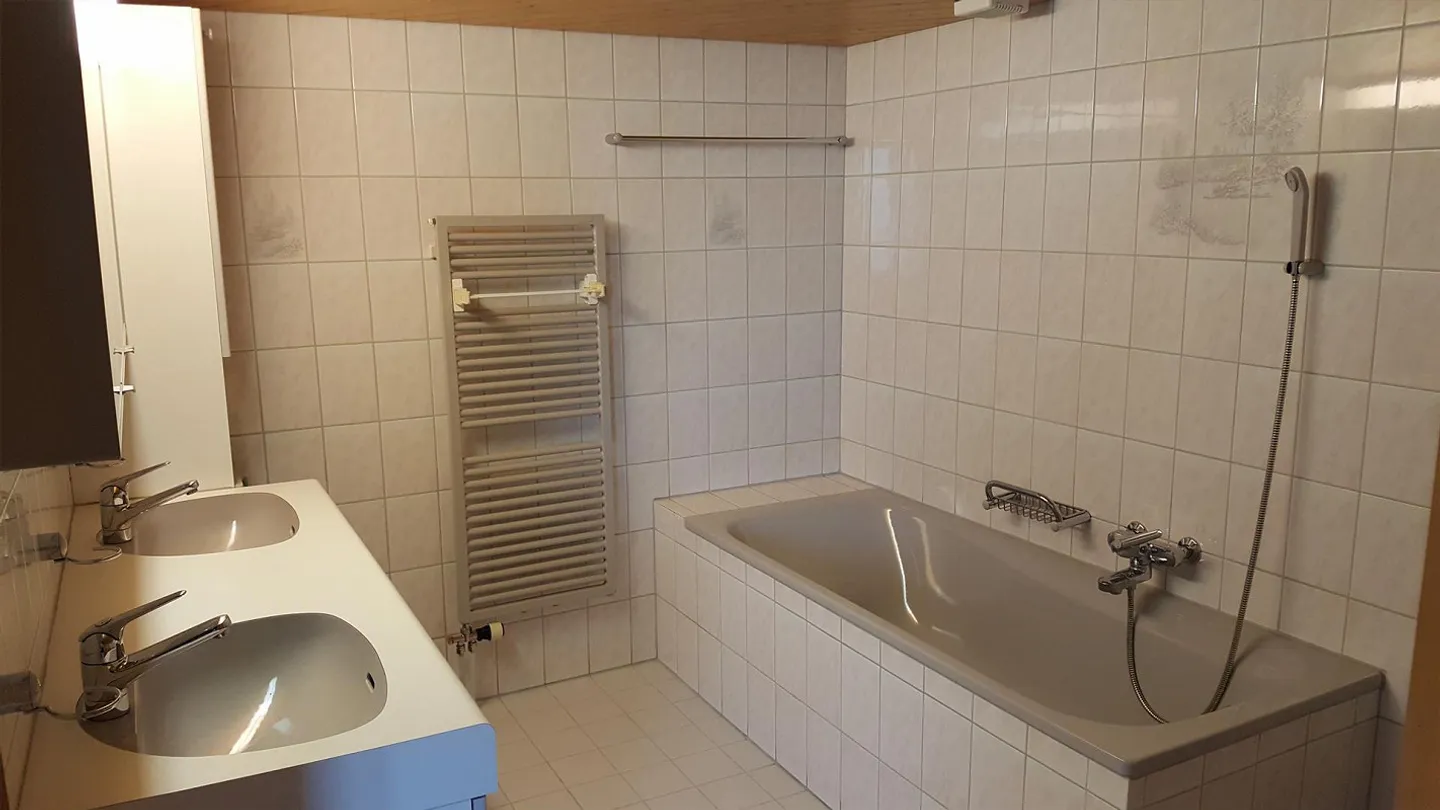 4.5-room apartment in a sunny location with mountain and lake view - Photo 9 of 13