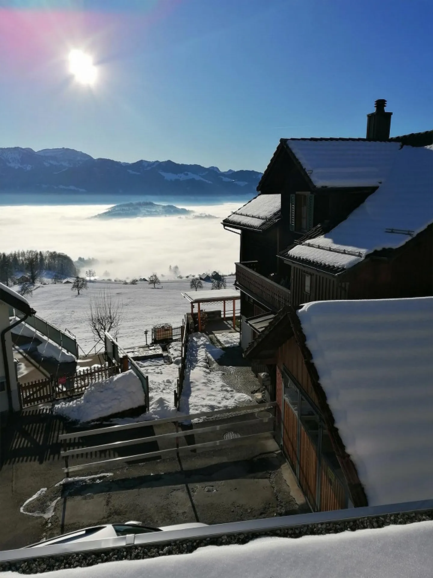 4.5-room apartment in a sunny location with mountain and lake view - Photo 5 of 13