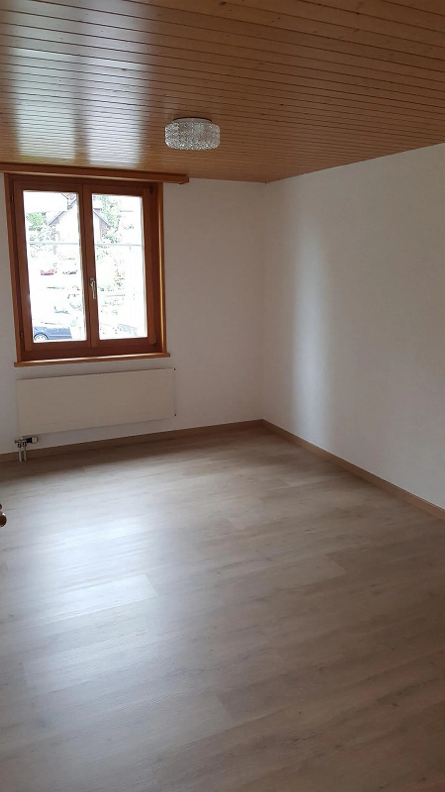 4.5-room apartment in a sunny location with mountain and lake view - Photo 11 of 13