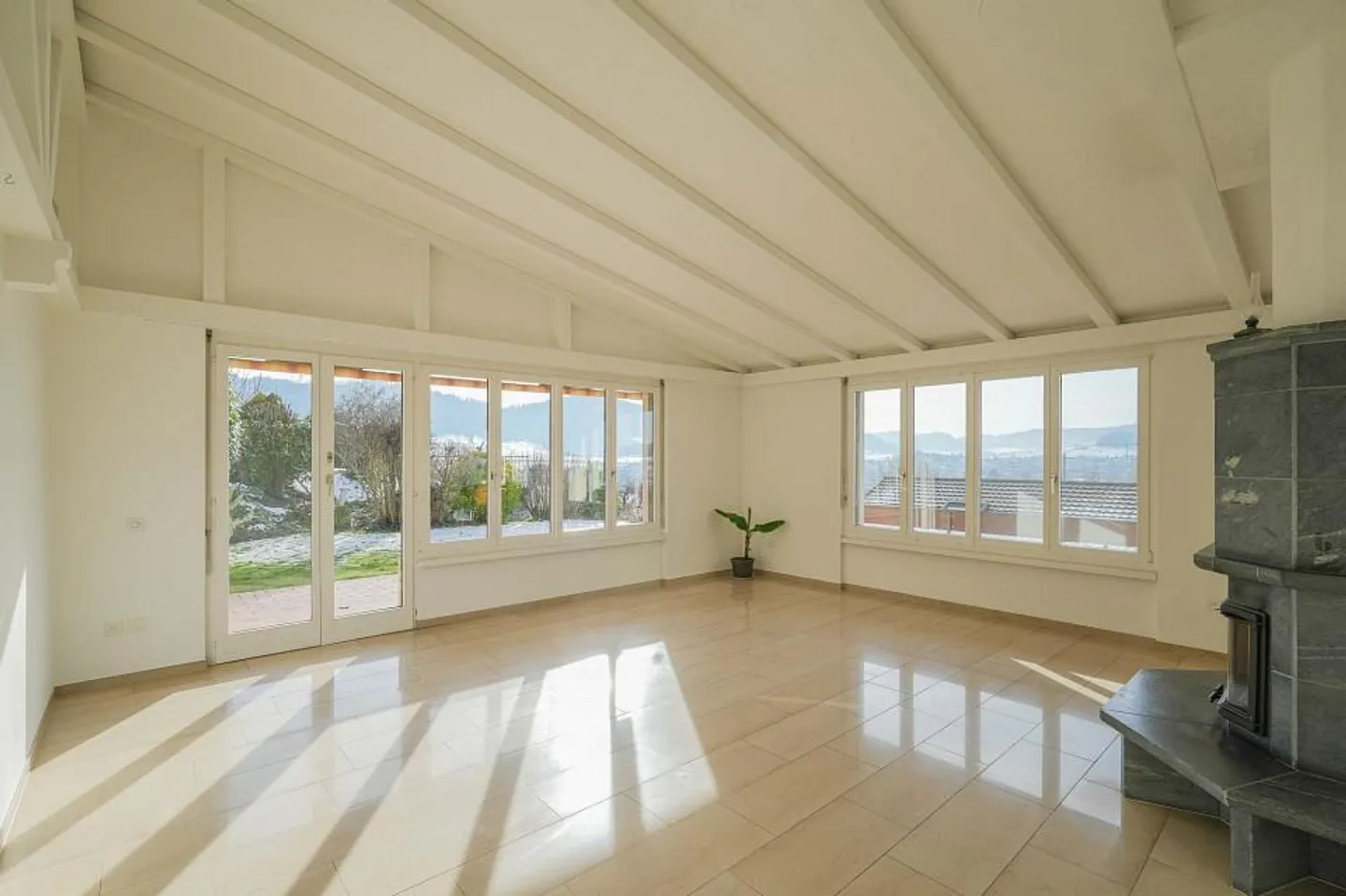 Spazioso paradiso familiare con vista spettacolare - Foto 3 di 13