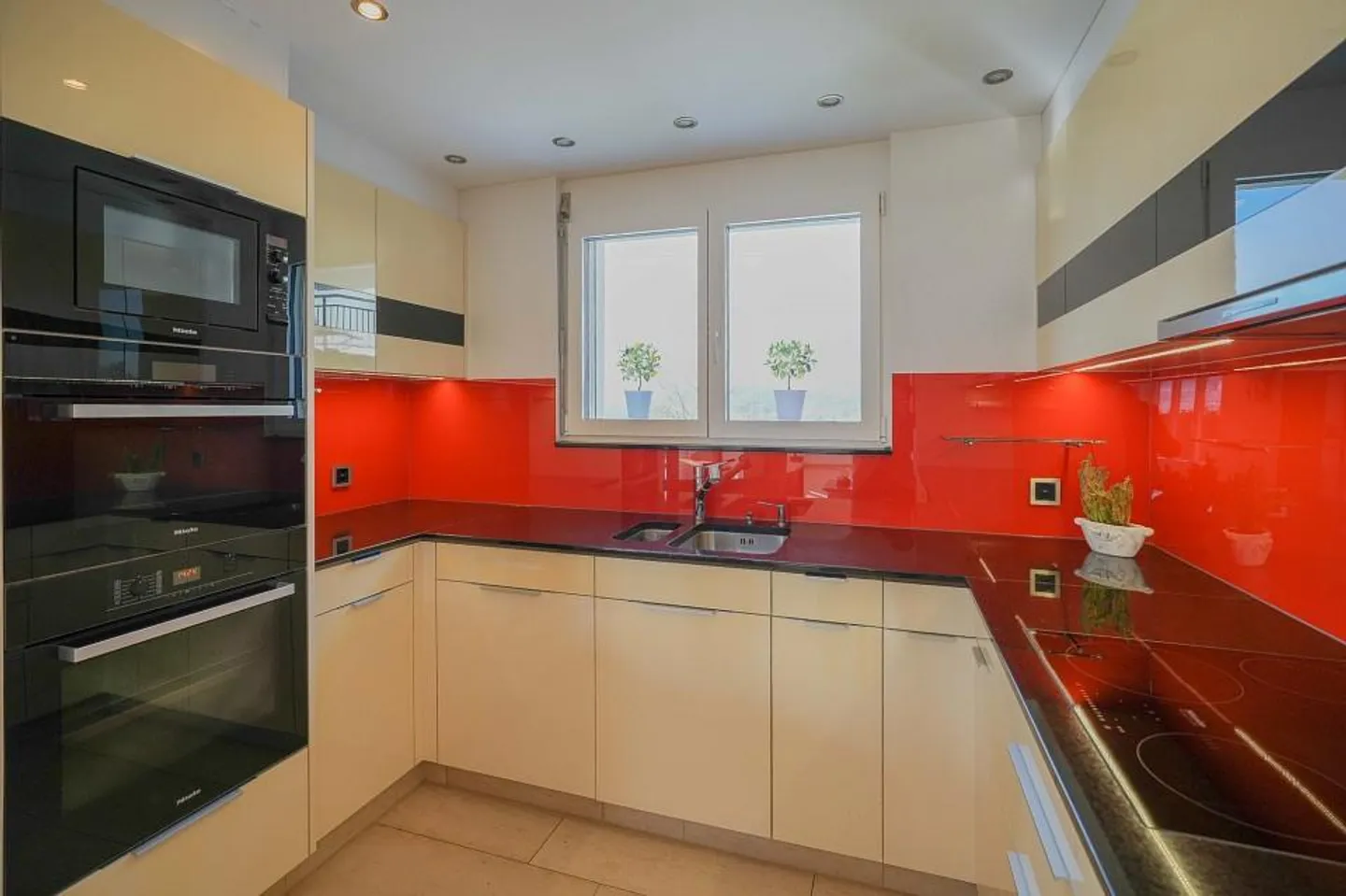 Spazioso paradiso familiare con vista spettacolare - Foto 4 di 13