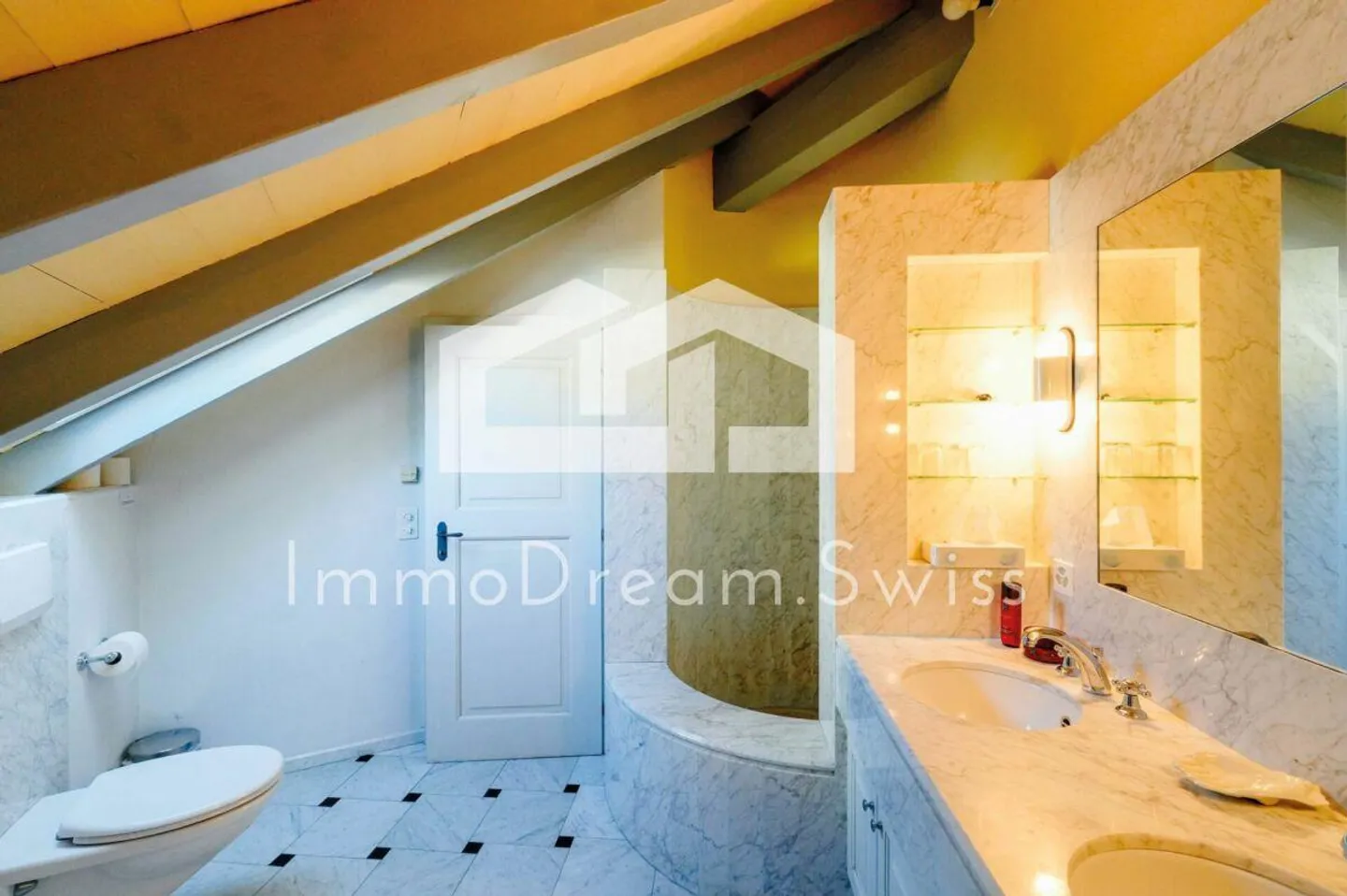 Casa patrizia del 1680 con cortile romantico, con permesso di seconda residenza - Foto 10 di 13