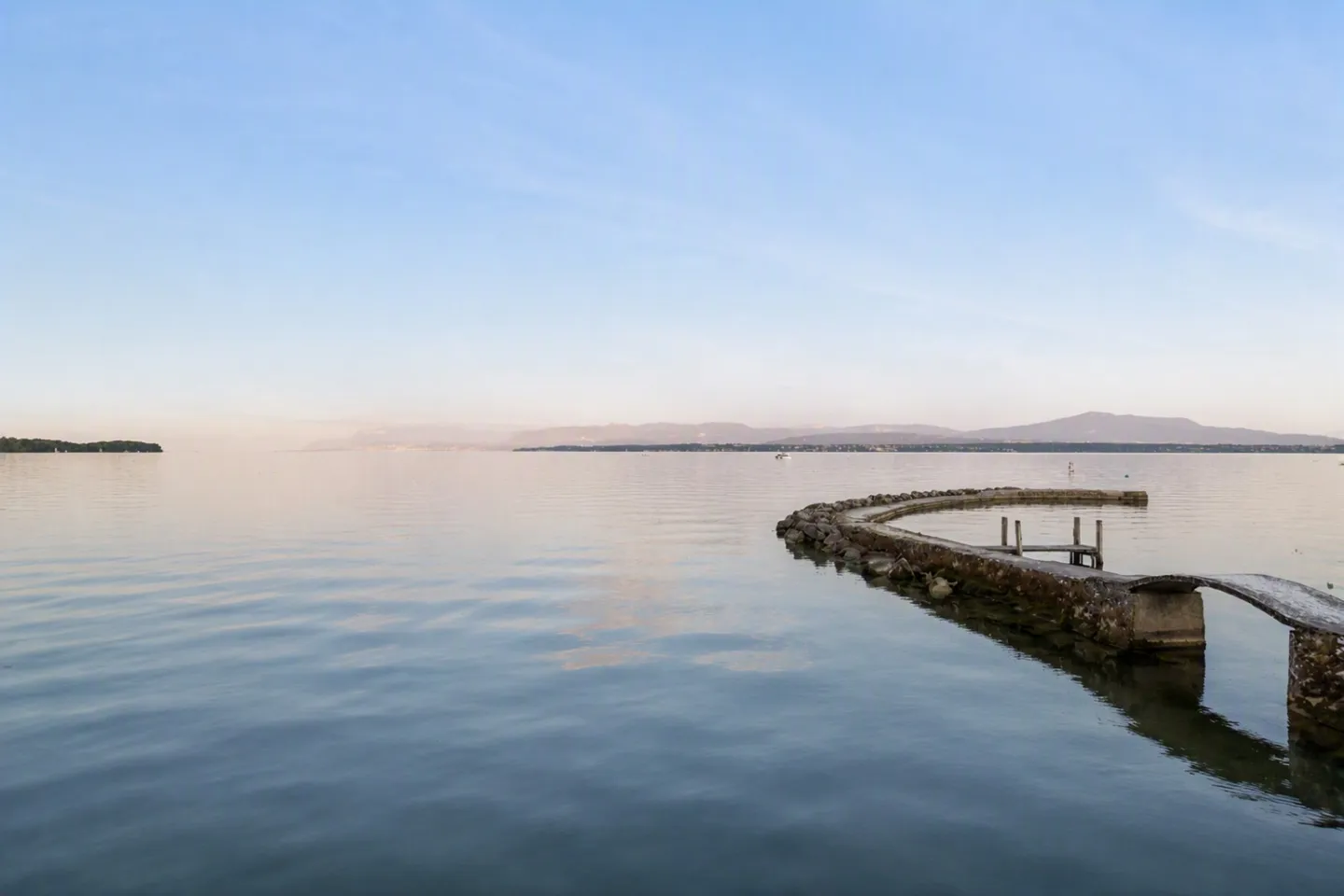 Bâtiment extraordinaire directement au bord de l'eau - Photo 4 sur 4