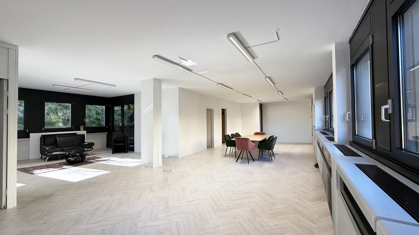 BUREAU LUMINEUX AU CENTRE DE LUGANO - Photo 5 sur 7