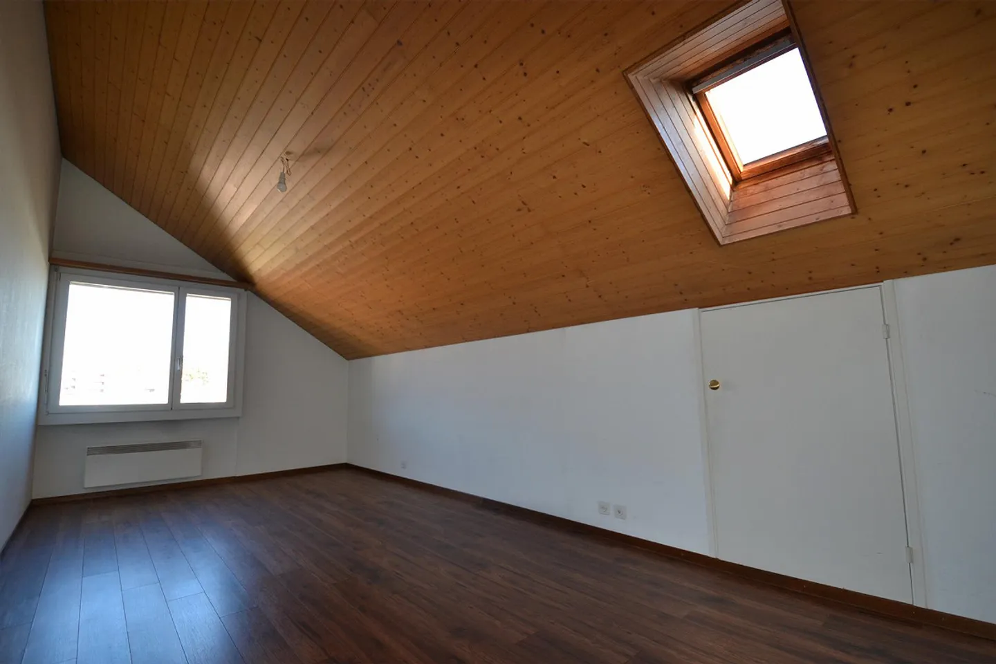 Appartamento pratico all'ultimo piano con bella vista in una posizione centrale - Foto 7 di 7