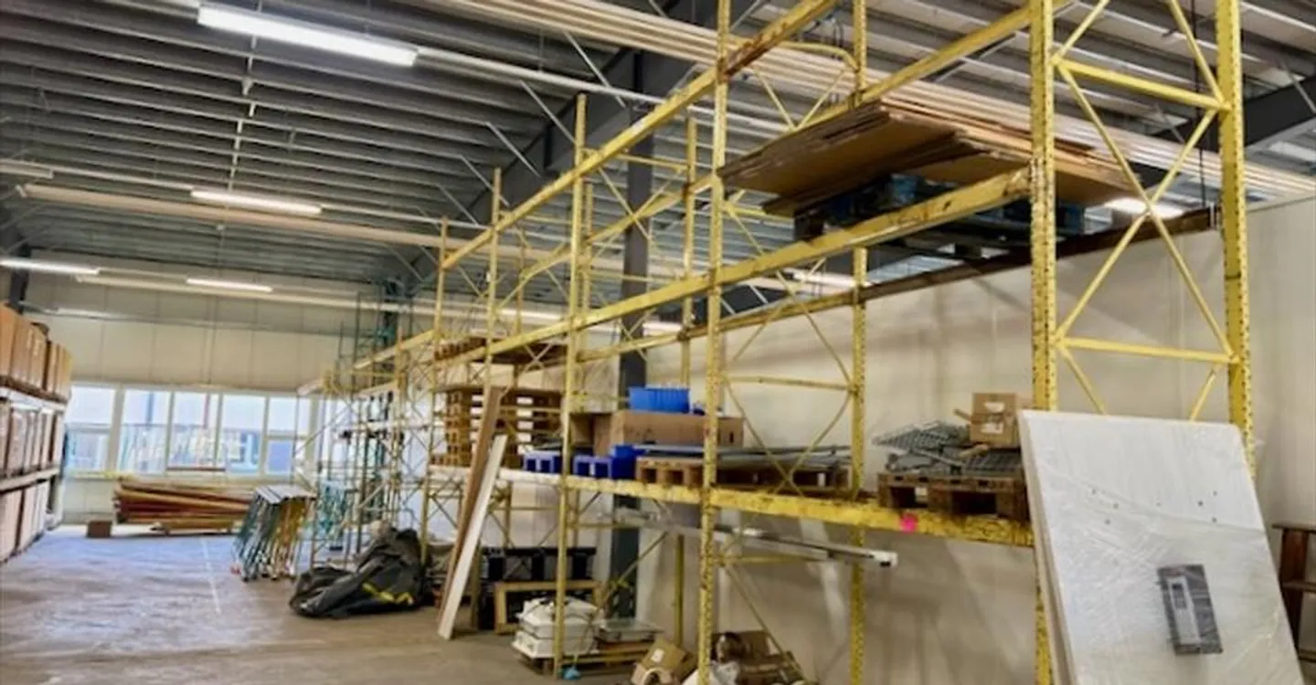 Mixed-use building for rent - Photo 1 of 7