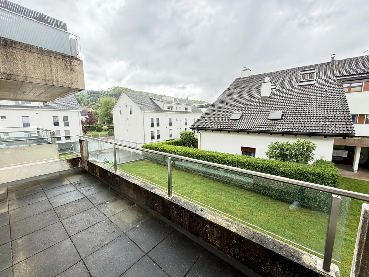Große Wohnräume mit geräumigem Balkon - Foto 1 von 7