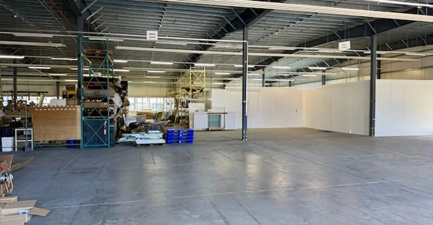 Mixed-use building for rent - Photo 5 of 7