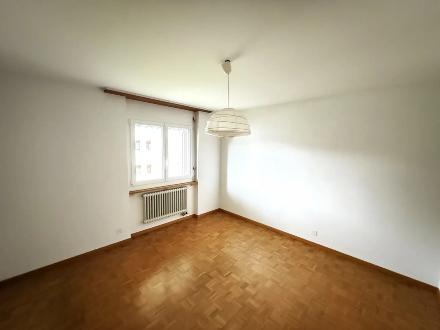 Große Wohnräume mit geräumigem Balkon - Foto 5 von 7