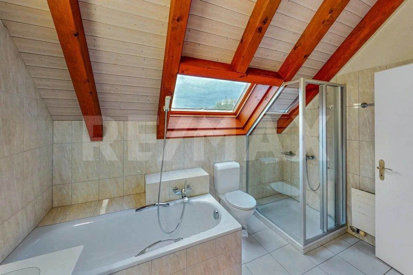 4.5 Room Penthouse Maisonette, NWF 135 m², close to the center, 2 balconies with a wide view, 3 WC, 2 garage spaces, 2 cellars - Photo 13 of 13