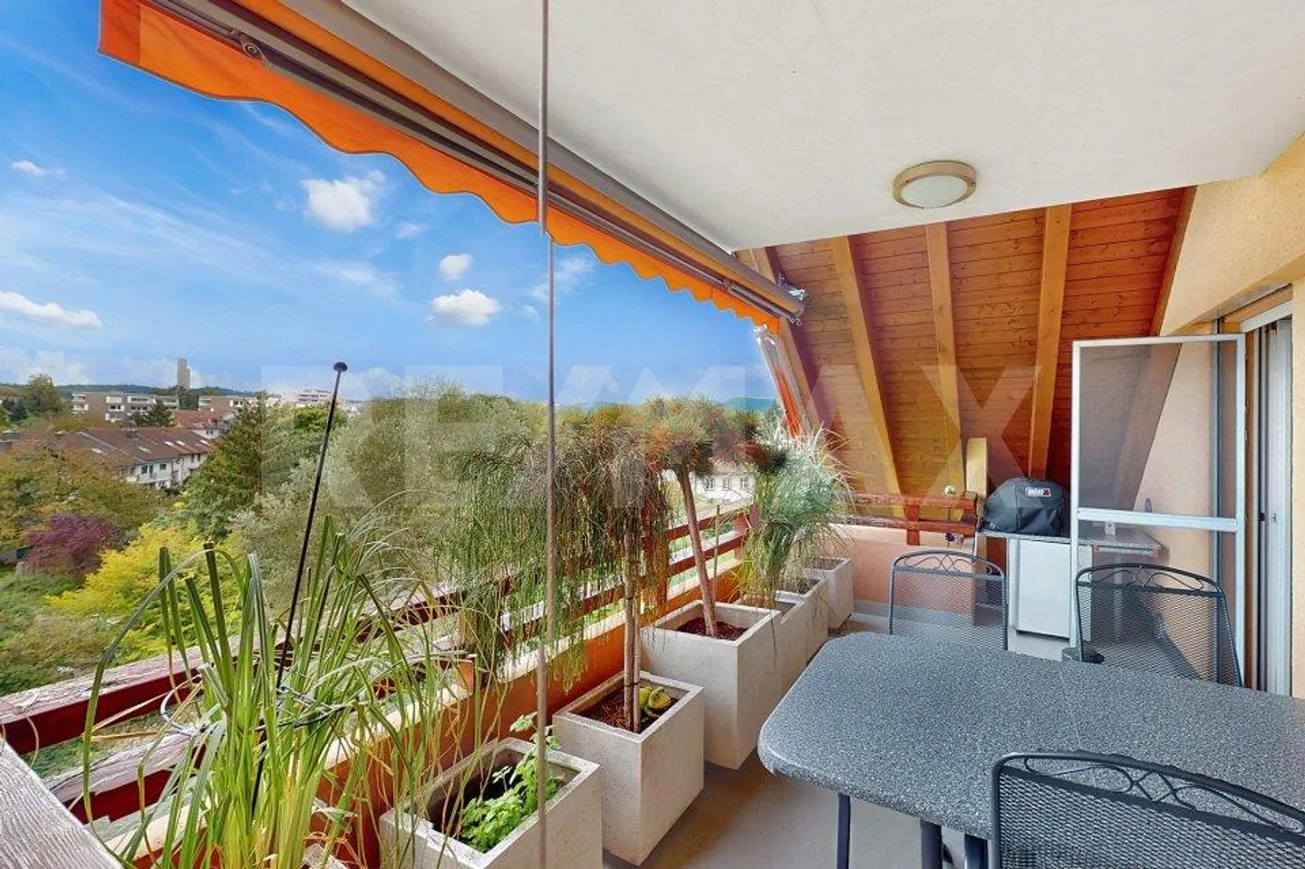 4.5 Room Penthouse Maisonette, NWF 135 m², close to the center, 2 balconies with a wide view, 3 WC, 2 garage spaces, 2 cellars - Photo 3 of 13