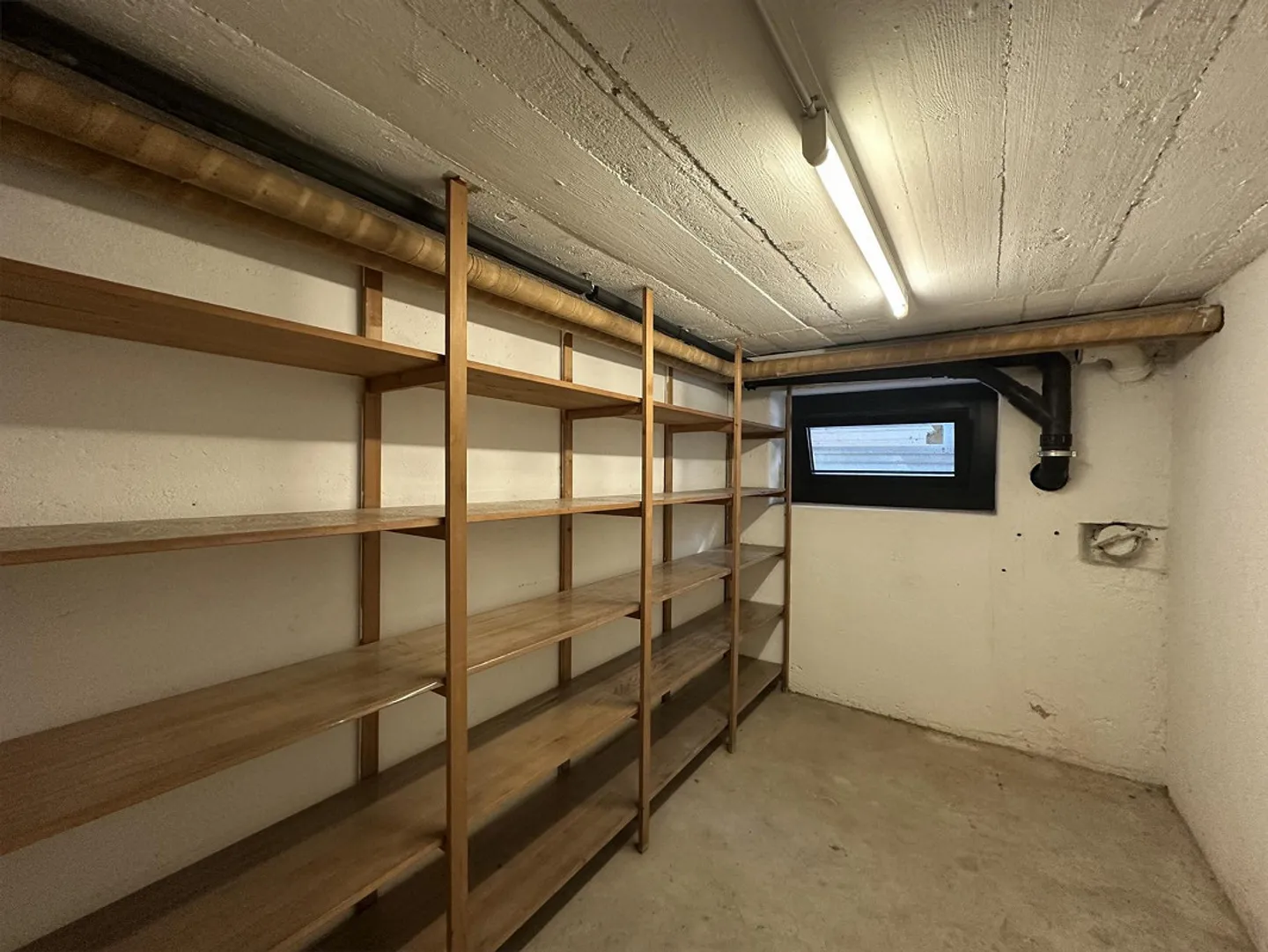 Rental property with display in downtown Lugano - Photo 8 of 9