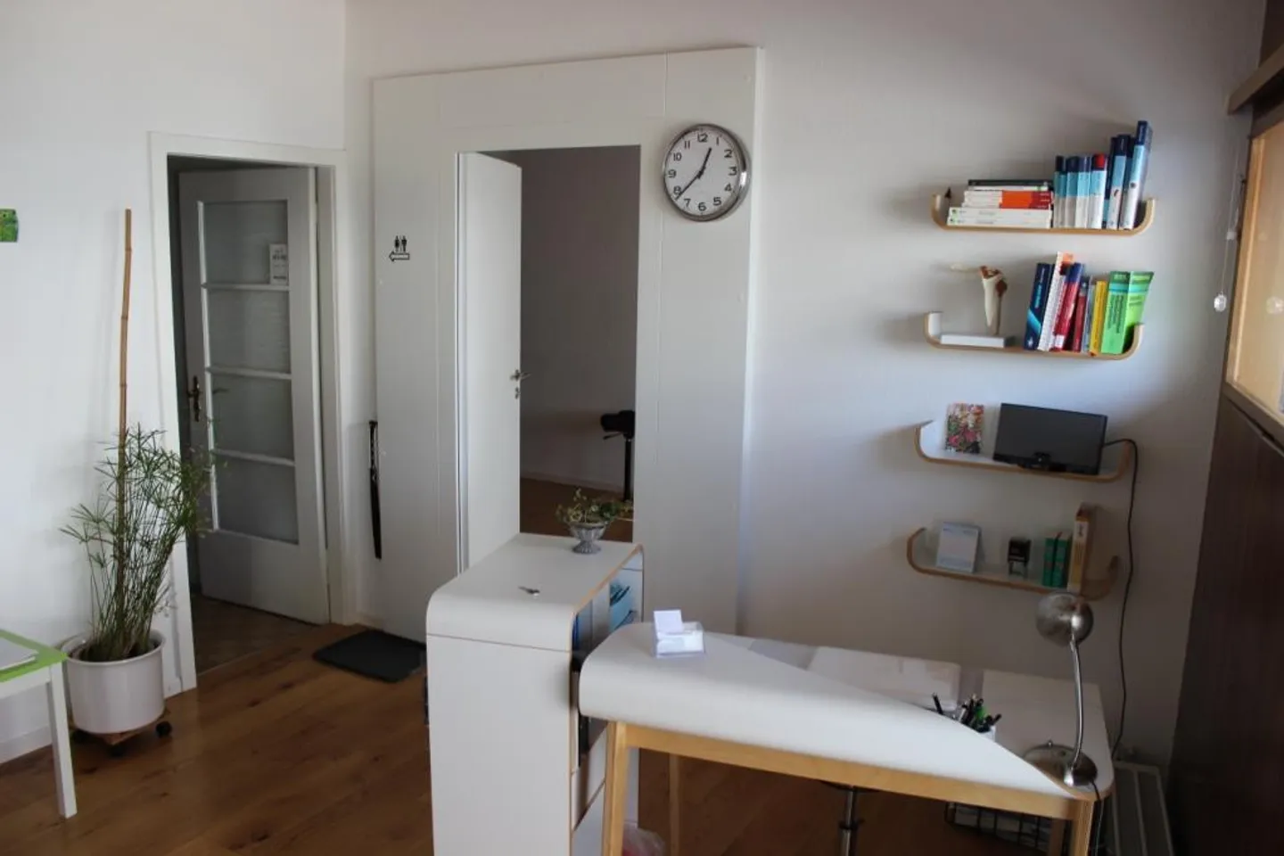 Office-Practice-Commercial Spaces in the Center of Gelterkinden with Shop Window - Photo 3 of 8