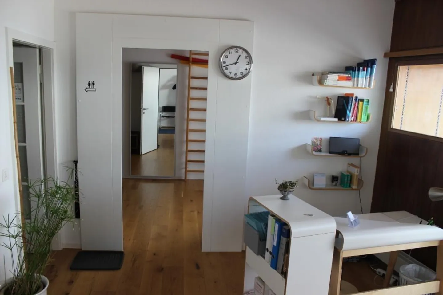 Office-Practice-Commercial Spaces in the Center of Gelterkinden with Shop Window - Photo 4 of 8