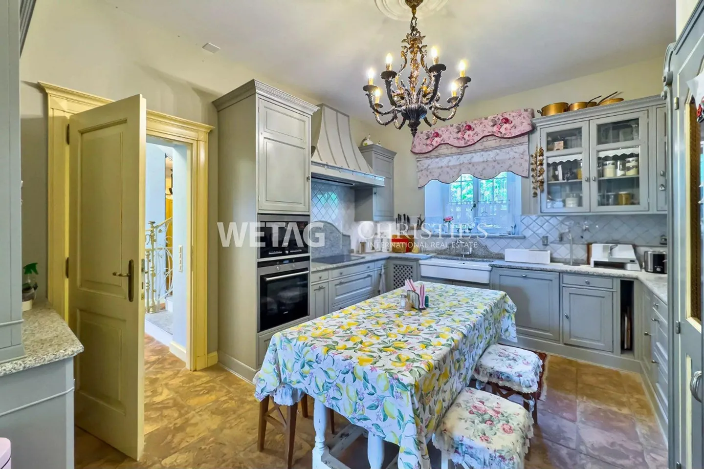 Villa spaziosa con piscina all'aperto e casa per gli ospiti separata in vendita ... - Foto 4 di 13