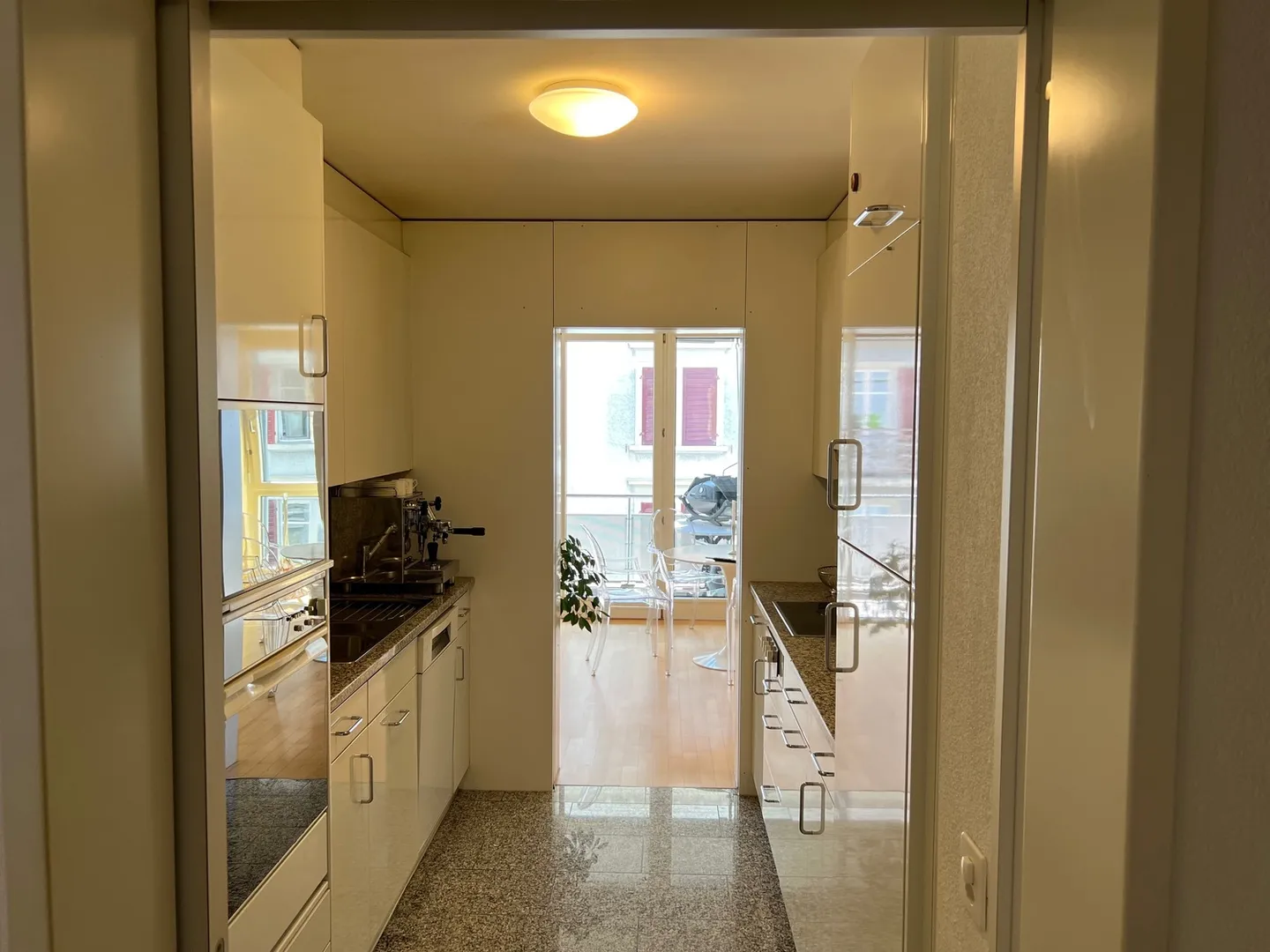 4½ ZI-WOHNUNG IN ZÜRICH - KREIS 8, MÖBLIERT, TEMPORÄR - Foto 4 von 10
