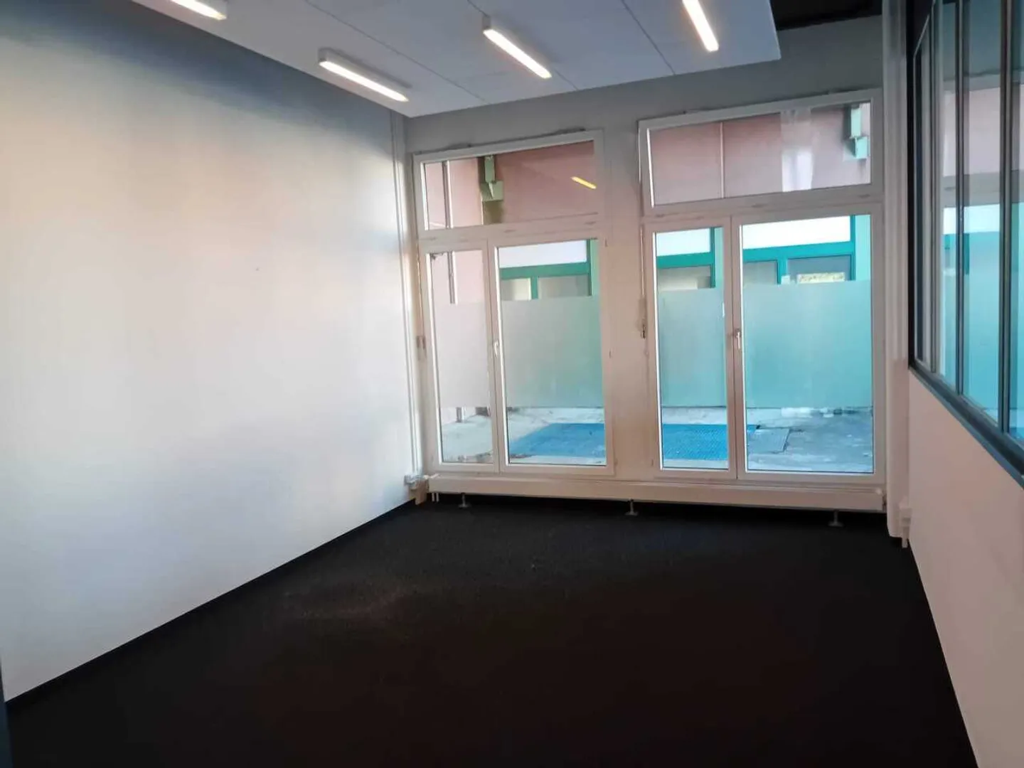 Industry 6 pieces - Photo 3 of 6