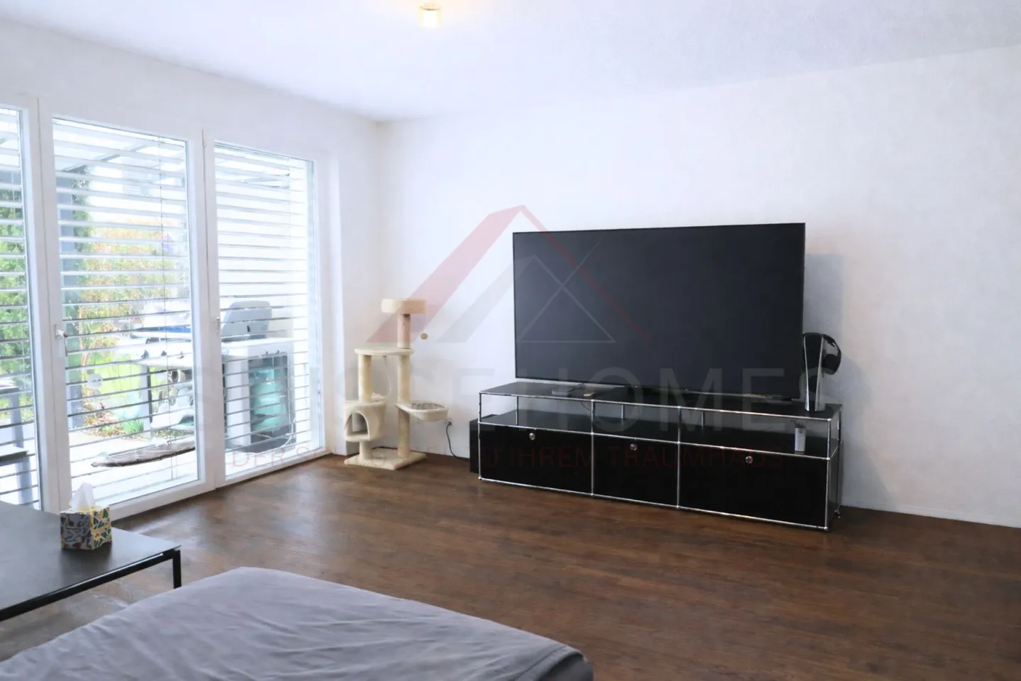 Modern Family Home with Garden - Photo 2 of 22