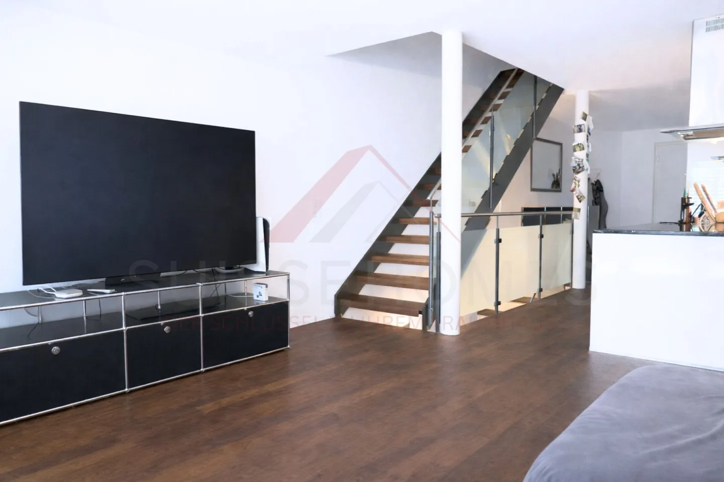 Modern Family Home with Garden - Photo 3 of 22